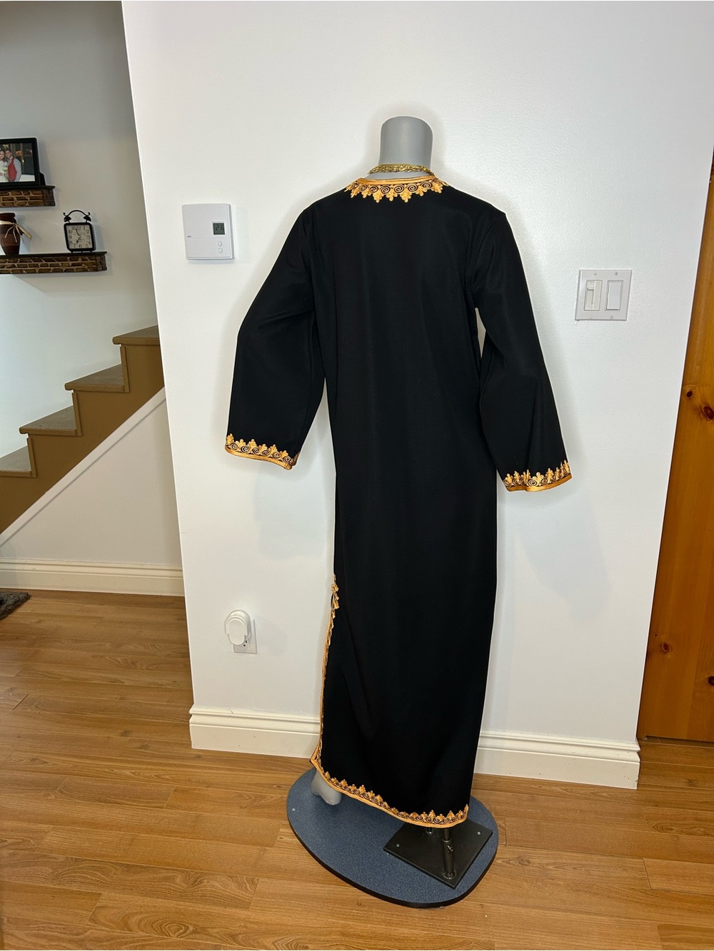 Elegant and authentic Caftan in black with orange trim❤️Never used - Picture 12 of 15